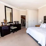 Comfortable & Spacious 5 Bed Home In Ave Normandie