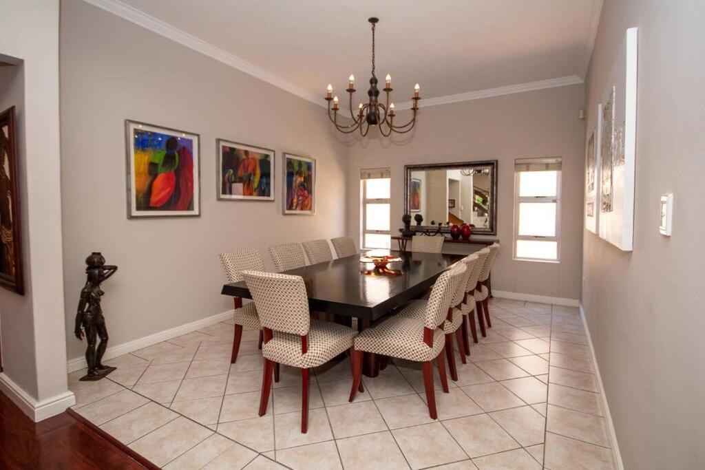 Comfortable & Spacious 5 Bed In Ave Normandie Holiday home *