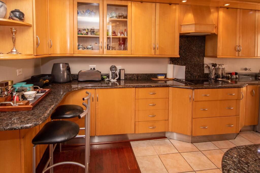 Comfortable & Spacious 5 Bed In Ave Normandie *