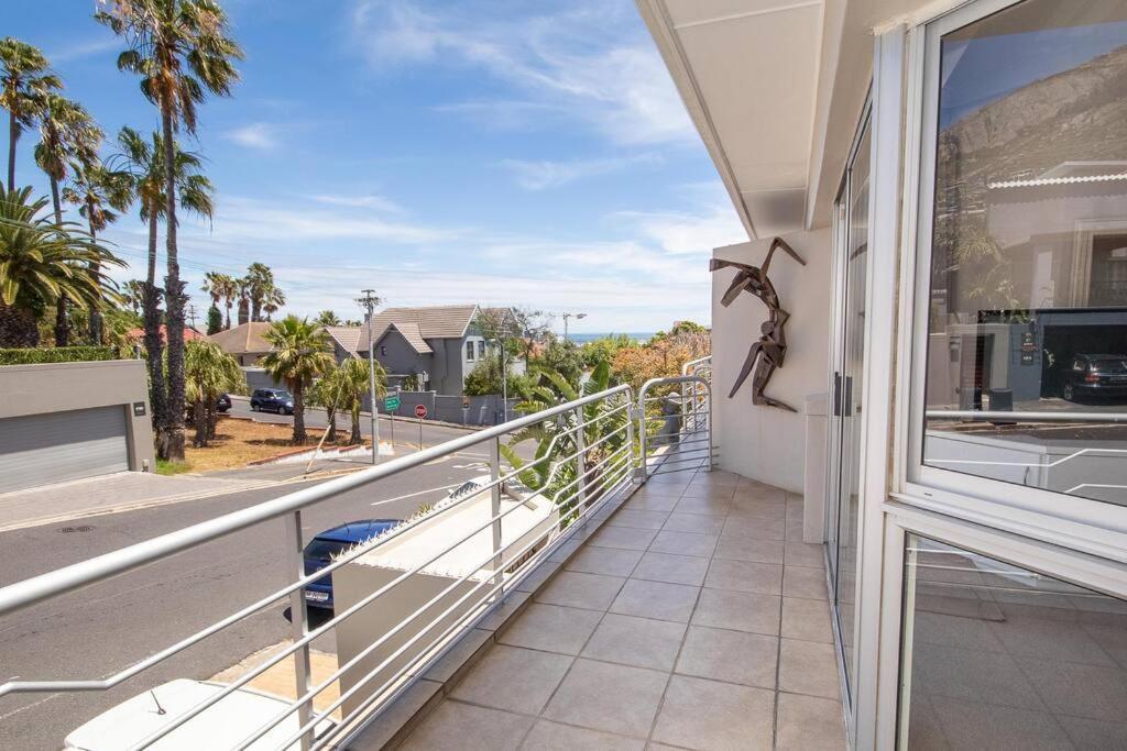Comfortable & Spacious 5 Bed In Ave Normandie Cape Town
