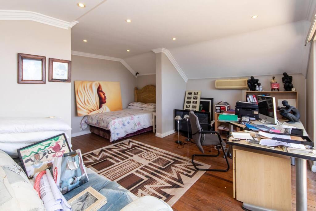 Holiday home Comfortable & Spacious 5 Bed In Ave Normandie