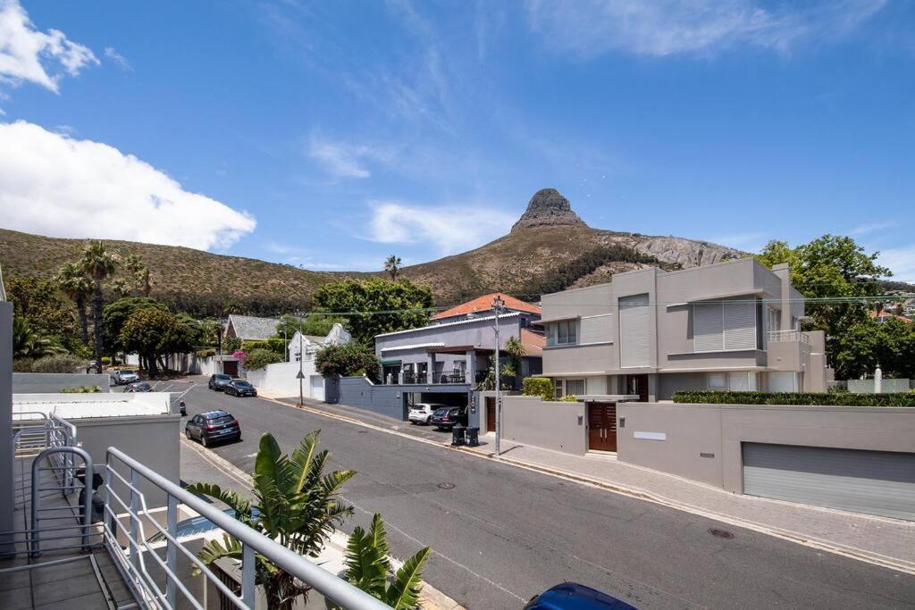 Comfortable & Spacious 5 Bed In Ave Normandie Cape Town