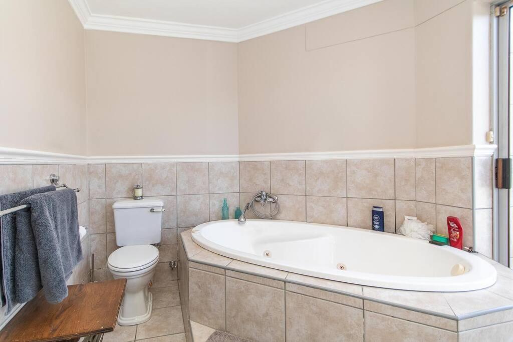 Comfortable & Spacious 5 Bed In Ave Normandie