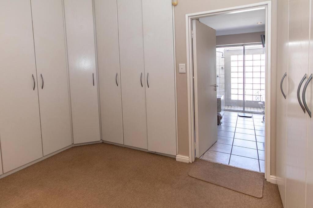 Comfortable & Spacious 5 Bed In Ave Normandie *