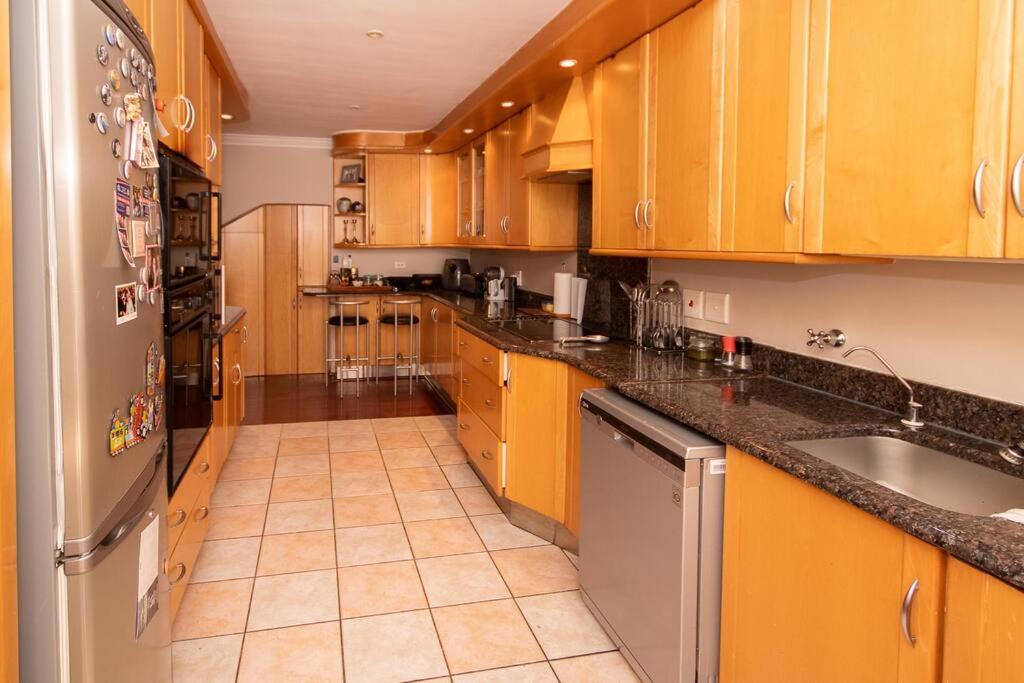 Holiday home Comfortable & Spacious 5 Bed In Ave Normandie *