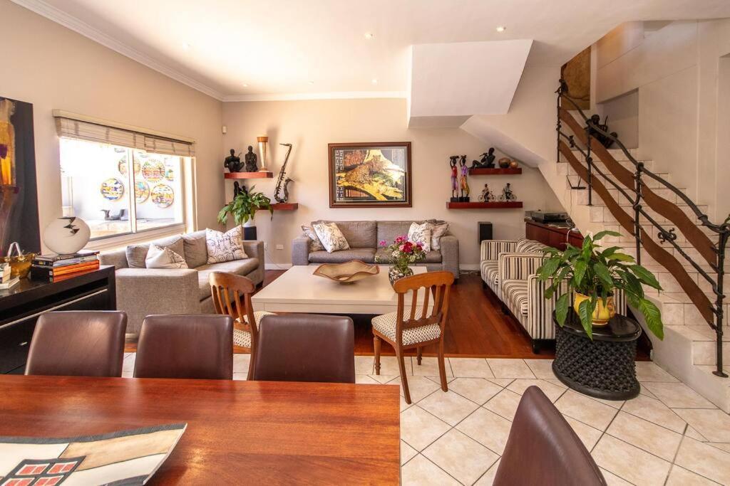 Comfortable & Spacious 5 Bed In Ave Normandie * Cape Town