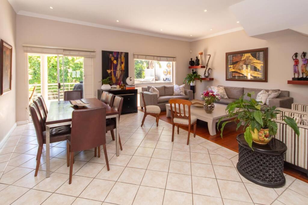 Comfortable & Spacious 5 Bed In Ave Normandie Holiday home