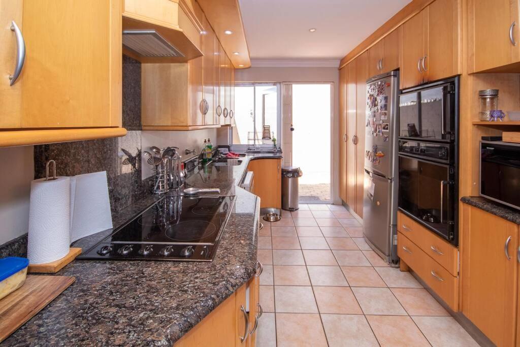 Holiday home Comfortable & Spacious 5 Bed In Ave Normandie