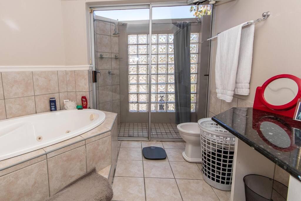 Holiday home Comfortable & Spacious 5 Bed In Ave Normandie Cape Town